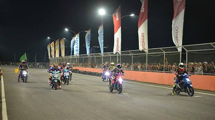 ADU KECEPATAN. Acara Honda Dream Cup yang digelar di 4 kota di Indonesia. Kini dibuka kelas baru untuk Vario 160. Tribun Solo / Istimewa