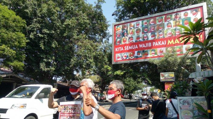 Warga Solo Ini Pasang Baliho Merah Putih Jumbo, Dukung Indonesia Kuat ...