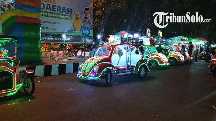 Suasana pangkalan becak hias di Alun-alun Karanganyar, Minggu (6/8/2023).