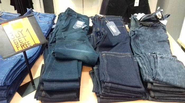 Celana Jeans Pria Ini Harganya Diskon 50 Persen di Ada Fashion Solo