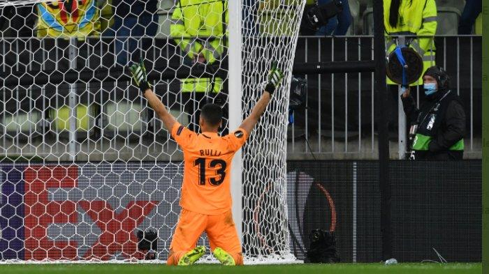 Siapa Geronimo Rulli, Kiper yang Gagalkan MU Rebut Trofi Europa League ...