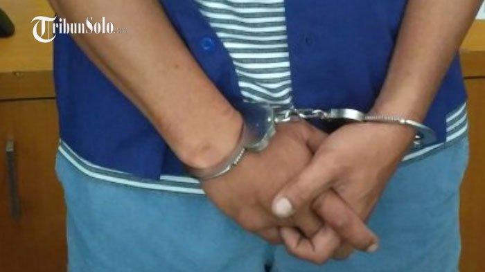 DIBEKUK - Ilustrasi pelaku perampokan saat diamankan, beberapa waktu lalu. Seorang maling spesialis kantor desa dan sekolah di Boyolali ditangkap. Sementara, satu orang lainnya masih buron.