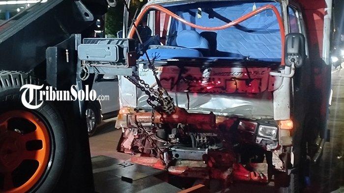 Duar Sopir Truk Terjepit Kabin Alami Kecelakaan Di Jalan Solo Jogja