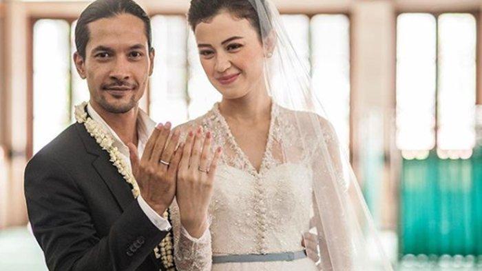Kimberly Ryder dan Edward Akbar saat menikah