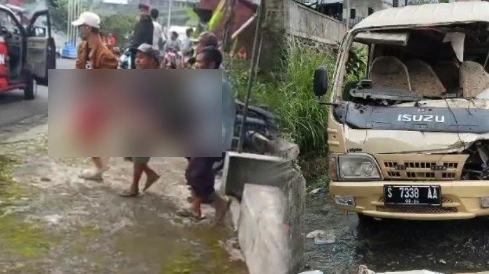DIBOPONG - Korban Laka tunggal di Jembatan Banaran, Desa Gondosuli, Kecamatan Tawangmangu, Kabupaten Karanganyar, Sabtu (17/5/2025). Ada 5 orang meninggal dunia dari kejadian ini, kondisi mobil juga ringsek parah.