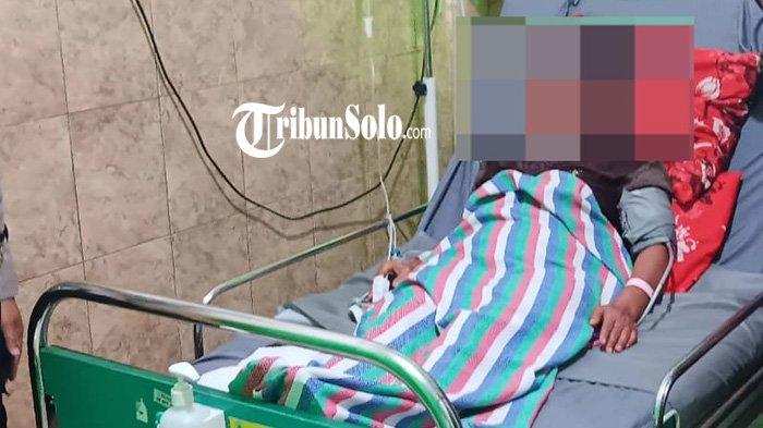 DIANIAYA TETANGGA. Wanita yang menjadi korban penganiayaan oleh tetangganya sendiri saat mendapatkan perawatan di rumah sakit, Jumat (21/2/2025). Tribun Solo/Istimewa/Polres Wonogiri