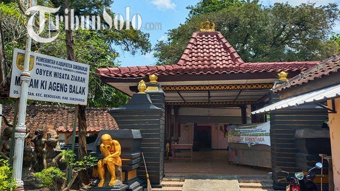 Makam kuno Ki Ageng Balak yang berada di Desa Mertan, Kecamatan Bendosari, Kabupaten Sukoharjo.