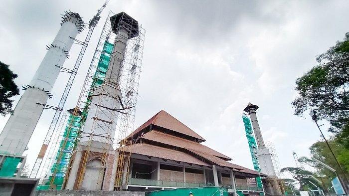 Masjid Taman Sriwedari senilai Rp 165 miliar yang dibangun di tanah Sriwedari di Kelurahan Sriwedari, Kecamatan Laweyan, Solo.