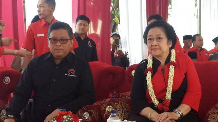 Ketua Umum PDI Perjuangan Megawati Soekarnoputri didampingi Sekretaris Jenderal DPP PDI Perjuangan Hasto Kristiyanto.