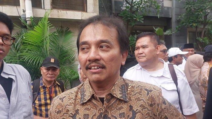 IJAZAH PALSU - Pakar Telematika Roy Suryo selesai menjalani pemeriksaan kasus tudingan ijazah palsu Presiden ke-7 RI Joko Widodo di Polda Metro Jaya, Jakarta Selatan, Senin (7/7/2025). Gelar perkara khusus kasus dugaan ijazah palsu Presiden ke-7 RI Joko Widodo (Jokowi) digelar pada Rabu (9/7/2025), di Bareskrim Polri.