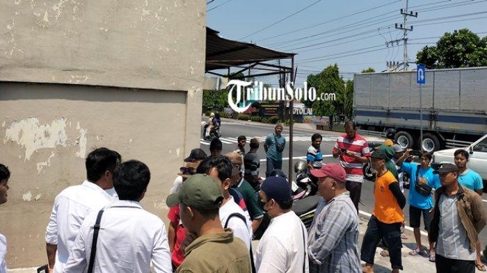 Perwakilan peternak sapi perah lereng Merapi, geruduk kantor Pelayanan Pajak Pratama Boyolali, Senin (28/10/2024).