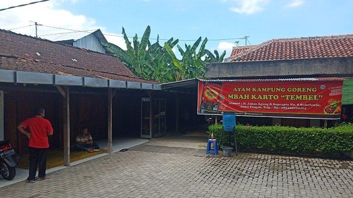 Kondisi rumah makan ayam goreng kampung Mbah Karto Tembel, yang terletak di Jalan Jaksa Agung Raya Suptapto, Desa Gabusan, Kecamatan Bendosari, Kabupaten Sukoharjo, Senin (13/4/2020).