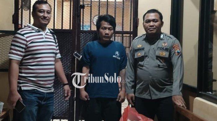 DITANGKAP POLISI. Seorang pria warga Kecamatan Gemolong, Kabupaten Sragen diamankan usai menganiaya pacar sendiri dengan menggunakan pisau. Ini dipicu lantaran korban yang nekat tetap bekerja.