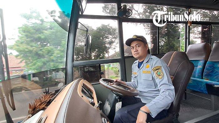 Yogi Adi (30) pegawai Dishub Wonogiri yang ivral karena konten antar-jemput anak sekolah. 