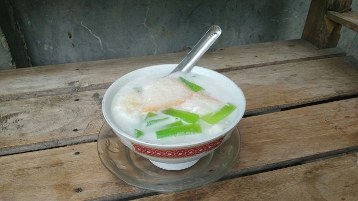 Wedang Asle yang disajikan dalam mangkuk tradisional