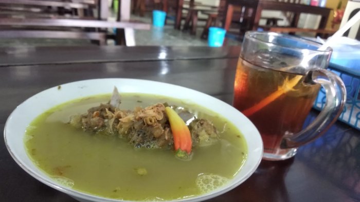 TENGKLENG ENAK SOLO - Tengkleng Campur di Warung Tengkleng Mbak Diah Solo, Rabu (26/9/2018).