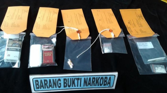 PAKET SABU : Ilustrasi barang bukti sabu-sabu yang diamankan polisi, beberapa waktu lalu. Peredaran narkotika kian masif. Bahkan kini paket sabu kemasan ekonomis sudah beredar.