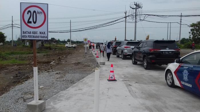 Pemasangan Rambu-rambu dan Pembersihan Jalan Tol Solo-Sragen Akan ...