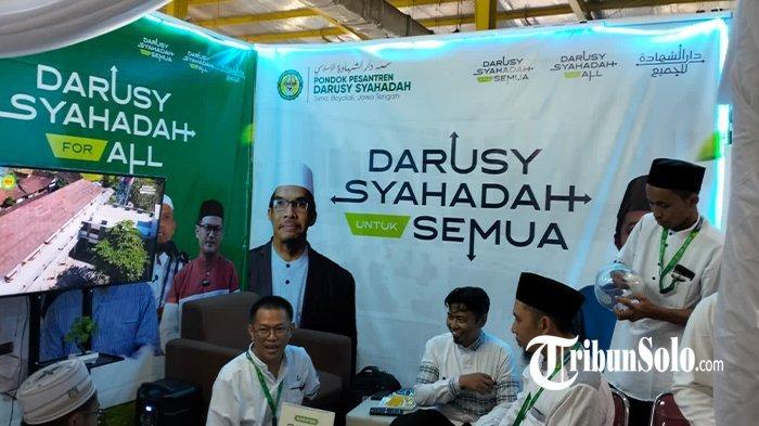 Suasana Islamic Edu Fair (IeF) 2023 di Goro Assalam Hypermart, Pabelan, Sukoharjo.