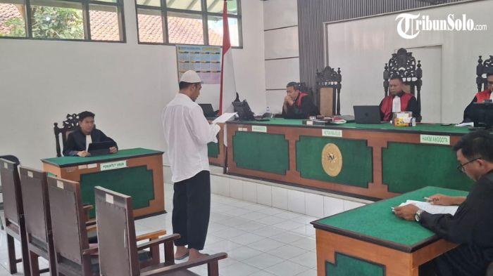 Tangis Terdakwa Perampokan Boyolali Pecah, Minta Lepas Bui