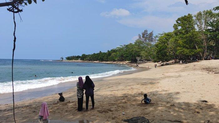 Pantai Tanjung Batu, Kota Sorong. 