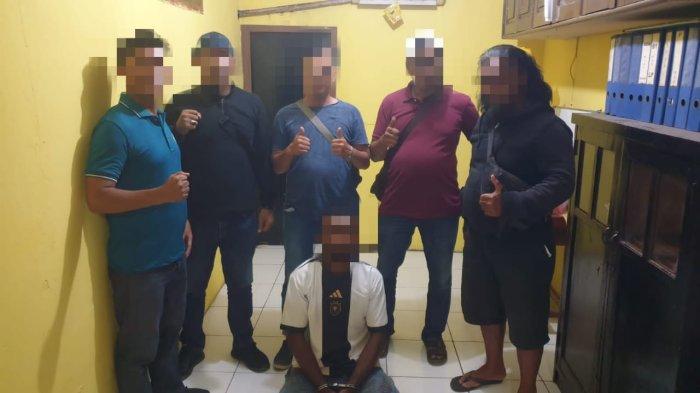 Polsek Sorong Kepulauan, Polresta Sorong Kota, menciduk seorang pemuda berinisial DW (22) di Suprau Distrik Maladum Mes, Kota Sorong, Papua Barat Daya.