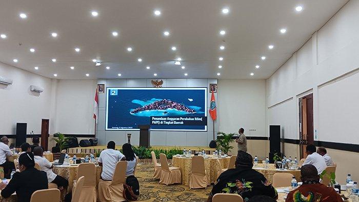Pembukaan workshop pengisian platform CDP ICLEI track dan lokakarya penandaan anggaran perubahan iklim Kabupaten Tambrauw, di Kota Sorong, Papua Barat Daya.