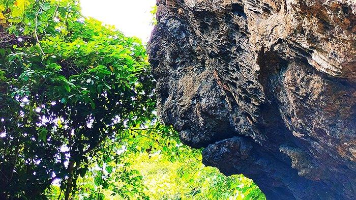 Batu mirip wajah manusia di kawasan Waiwo Distrik Waigeo Selatan Raja Ampat, masuk dalam daftar 29 Geosite Geopark Raja Ampat.