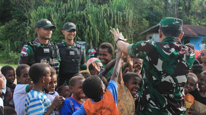 Satgas Pamtas Kewilayahan Yonif 623/BWU yang berada di Papua Barat mendapat kunjungan dari Pangdam XVIII/Kasuari Mayjen TNI Ilyas Almasyah Harahap, S.E., M.M.