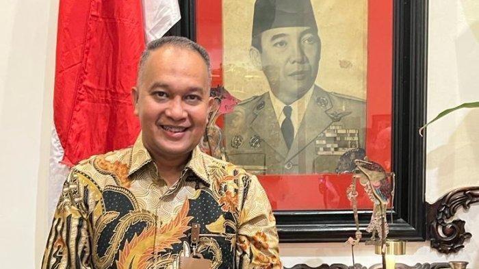 Velix Verinando Wanggai, Deputi Bidang Dukungan Kebijakan Pemerintahan dan Wawasan Kebangsaan, Sekretariat Wakil Presiden. Velix wanggai kini menjabat Pj Gubernur Papua Pegunungan.