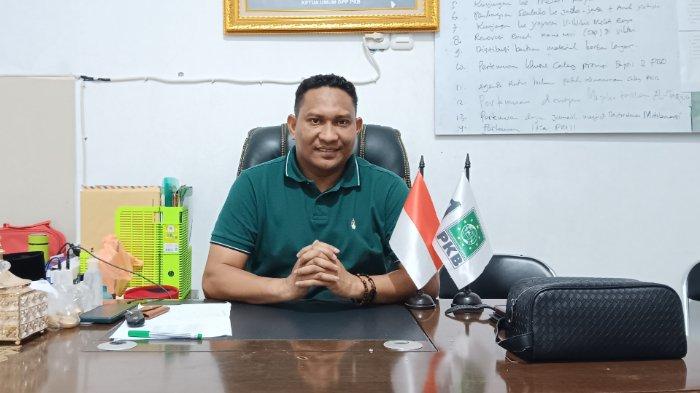 Ketua Dewan Pimpinan Wilayah (DPW) Partai Kebangkitan Bangsa (PKB) Provinsi Papua Barat Daya Abdulah Gazam saat di temui di kantor DPW PKB PBD.