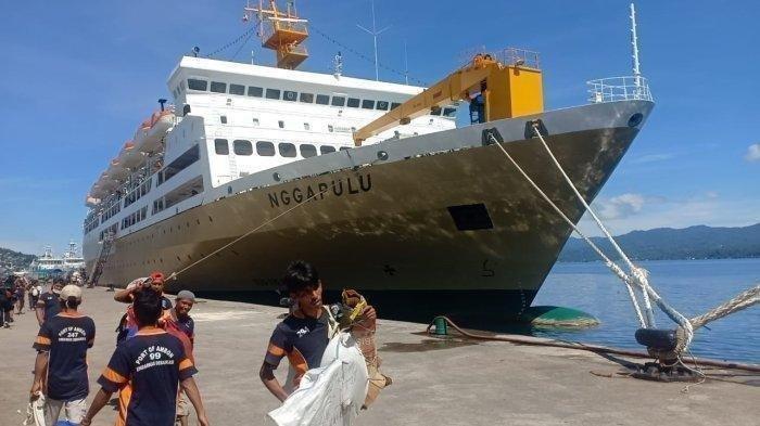 Kapal Pelni KM Nggapulu