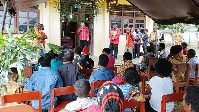 Kedekatan Bupati Maybrat dengan Masyarakat di Hari Natal 2025