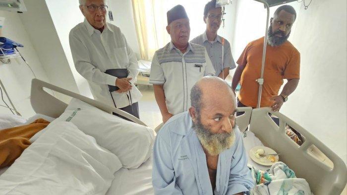 Terdakwa kasus dugaan suap dan gratifikasi, Lukas Enembe dilarikan ke Rumah Sakit Angkatan Pusat Angkatan Darat (RSPAD).