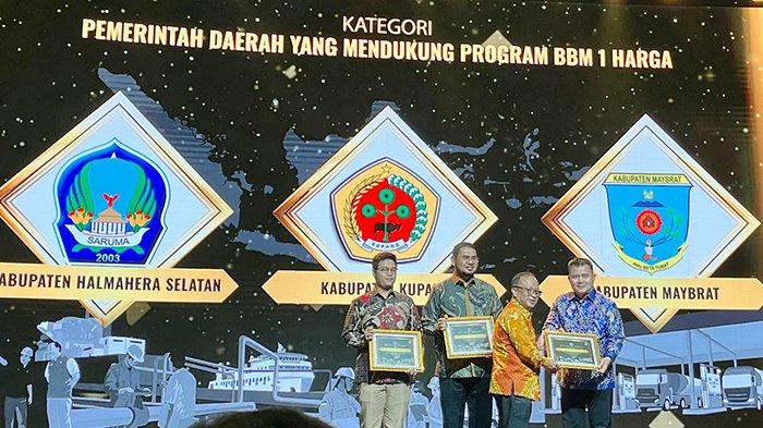 Penyerahan penghargaan BPH Migas Awards 2023 kategori 