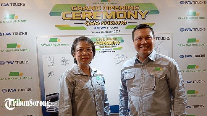 Direktur Utama PT Gaya Makmur Mobil Frankie Makaminang dan Direktur Sales Marketing PT Gaya Makmur Mobil, Surijani jumpa pers dengan awak media di Vega Hotel.