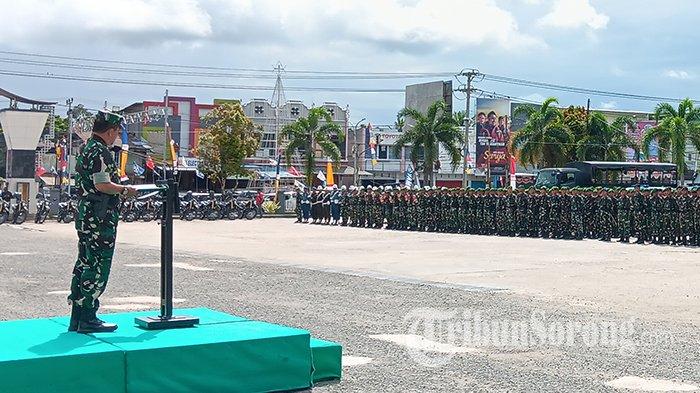 Apel Gelar Pasukan Pengamanan Pemilu 2024 di Alun-alun Aimas Kabupaten Sorong, Papua Barat Daya, Kamis (1/2/2024).
