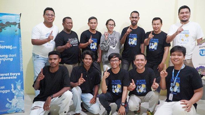 Foto bersama karyawan TribunSorong.com di kantor Jalan Pramuka, Remu Utara, Kota Sorong, Papua Barat Daya, Kamis (16/3/2024).