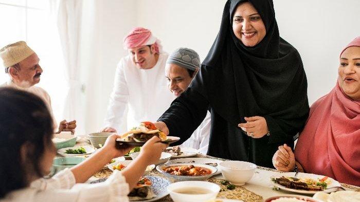 Berkumpul bersama keluarga saat perayaan Idul Fitri