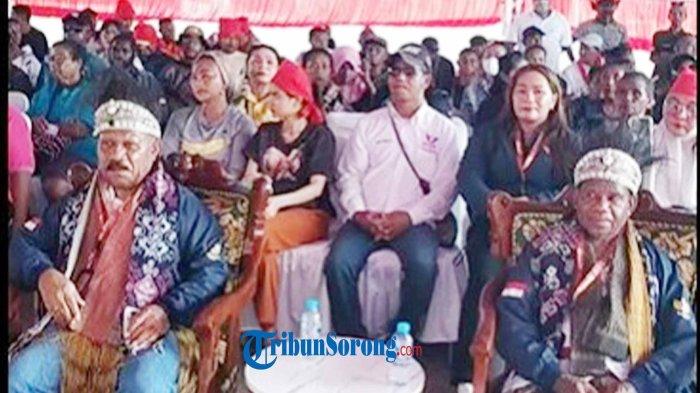 Gabriel Asem-Lukman Wugaje mendaftar sebagai Bakal Calon (Balon) Gubernur dan Wakil Gubernur Papua Barat Daya di hari ketiga pendaftaran, Kamis (29/8/2024).