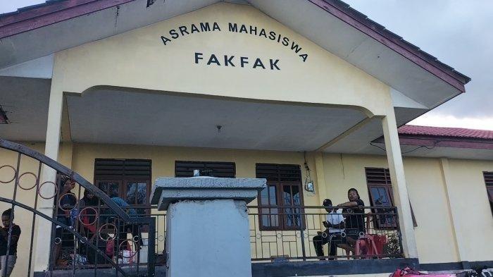 Sebanyak 53 mahasiswa asal Fakfak yang tinggal di asrama Anggori, Kabupaten Manokwari, Papua Barat, harus angkat kaki. 