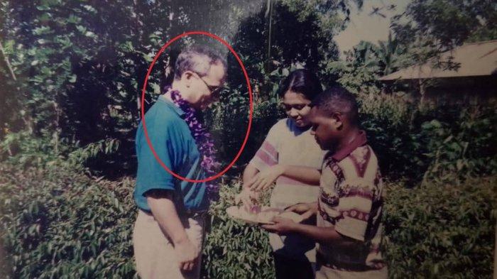 KUNJUNGI SORONG - Kardinal Robert Francis Prevost, OSA terpilih sebagai Paus XIV. Sosok pemimpin tertinggi Gereja Katolik pernah mengunjungi Indonesia sebagai Jenderal Ordo Santo Agustinus (OSA), termasuk di Kota Sorong, Papua Barat Daya pada 2003 silam.
