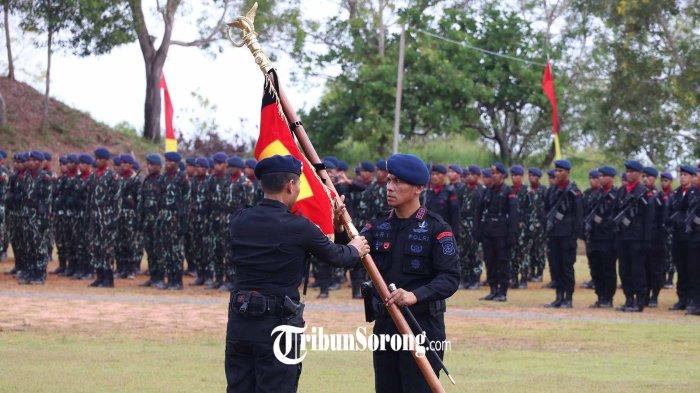PERESMIAN - Kapolda Papua Barat Daya Brigjen Pol Gatot Haribowo meresmikan Kantor Satuan Brigadir Mobile (Sat Brimob) Polda Papua Barat Daya yang bermarkas di Kota Sorong, Senin (2/6/2025).(tribunsorong.com/safwan ashari)
