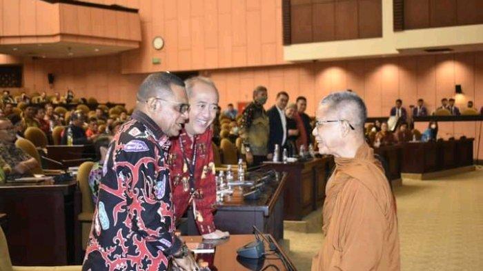 Pj Bupati Sorong Yan Piet Mosso terima penghargaan API tahun 2023 di Jakarta