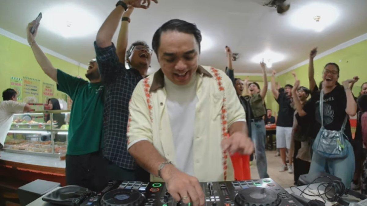 5 potret Dipha Barus collab dengan Kunto AJi dan The Adams bertajuk 