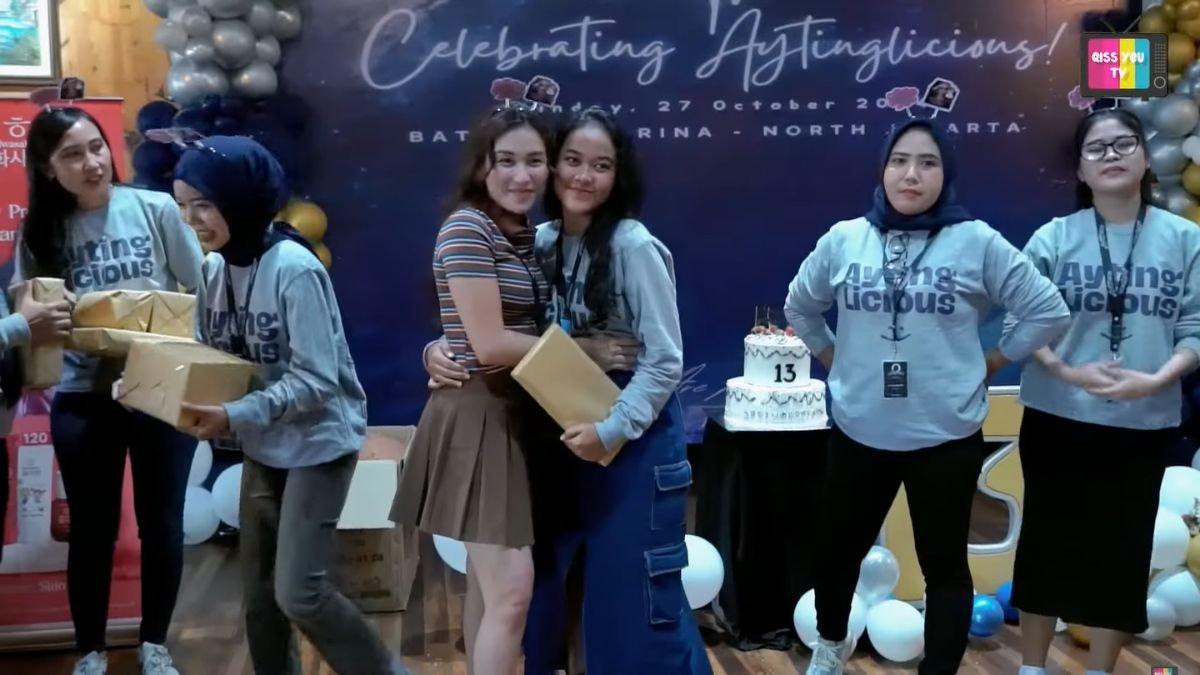  5 cuplikan Ayu Ting Ting bersama Aytinglicious rayakan Anniversary ke-13, Bagi-bagi kupon berhadiah