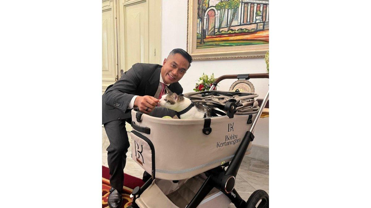 5 foto Bobby Kartanegara kucing Prabowo saat ikut pindah ke istana negara, Foto bareng pengusaha ternama