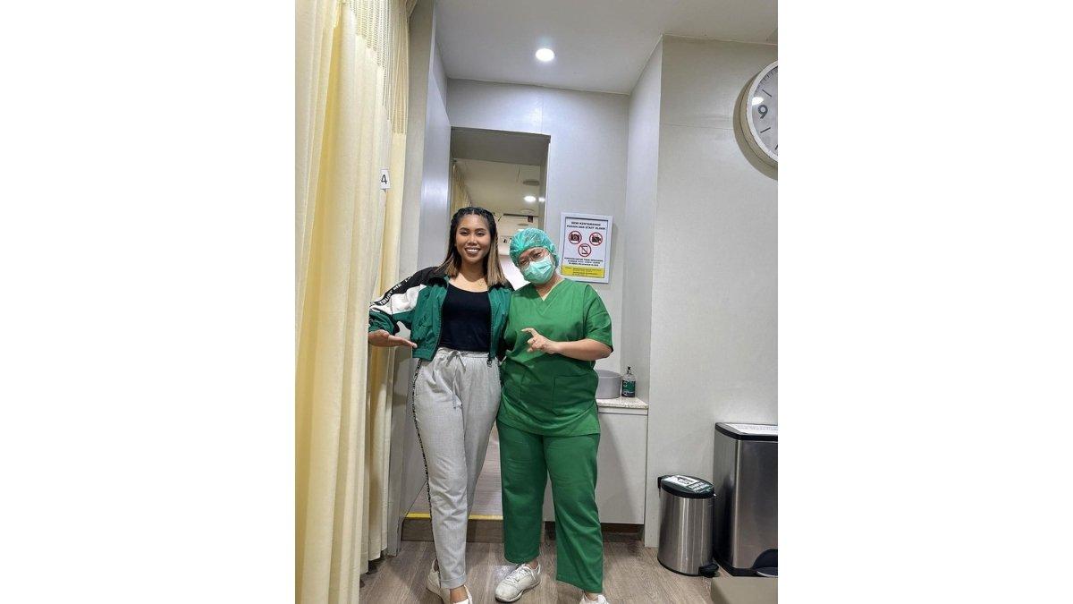 5 foto Evi Masamba kini tampil lebih langsing dan percaya diri, Pamer baju longgar