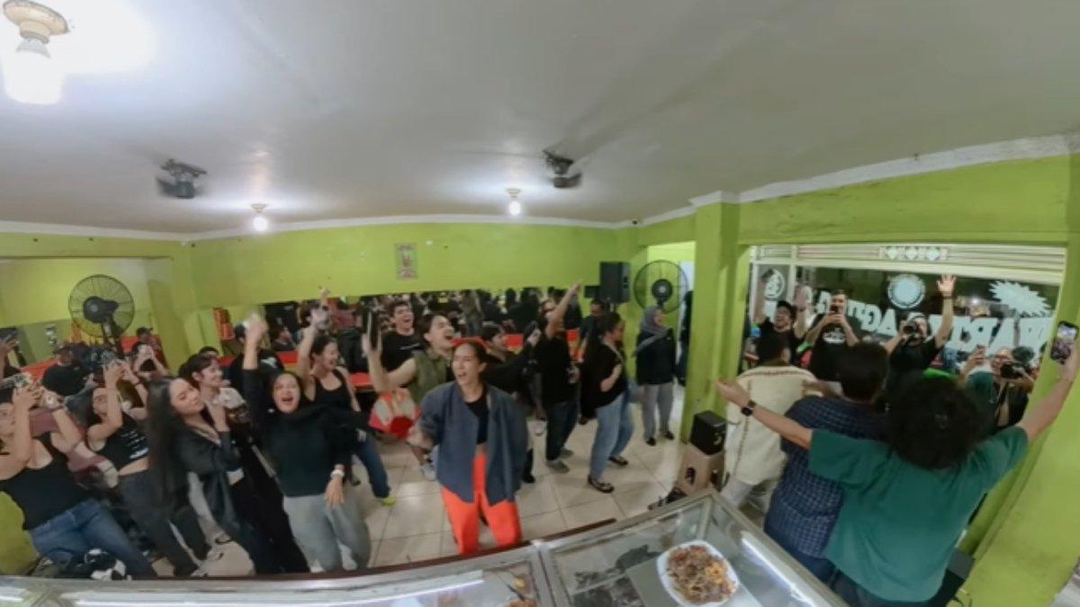 5 potret Dipha Barus collab dengan Kunto AJi dan The Adams bertajuk 