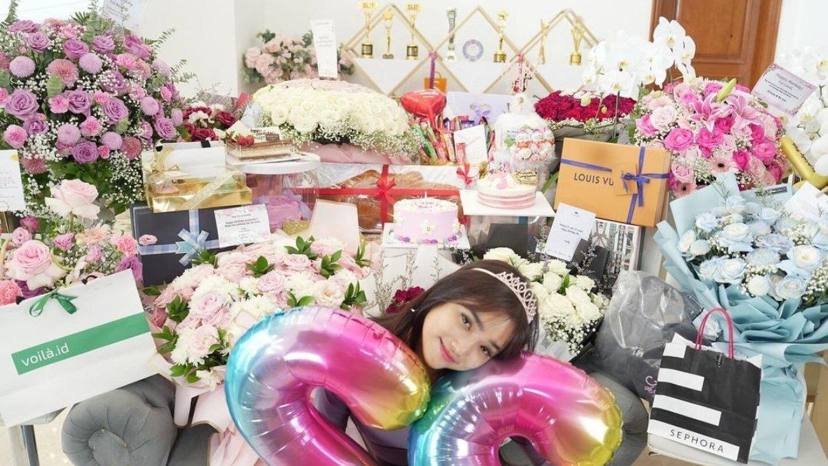 7 foto Fuji Utami kini rayakan ulang tahun tanpa bersedih, Full dengan hadiah